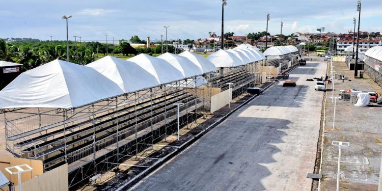 Sem os Blocos Tradicionais de peso, na Passarela do Samba, a programação será enxertada com trios elétricos!