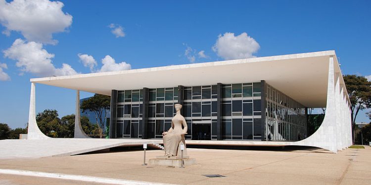 Supremo Tribunal Federal na mira da PEC 35/2015!