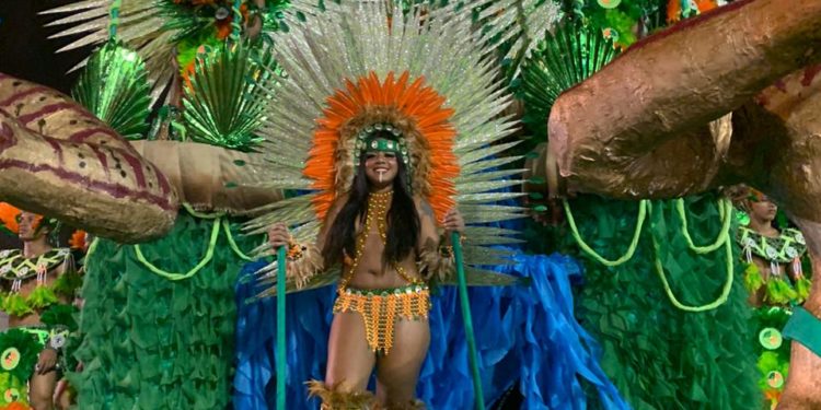 O belo exemplo da Flor do Samba, com trabalho cedo, em sua sede, e a escolha de Chico Coimbra para enredo!