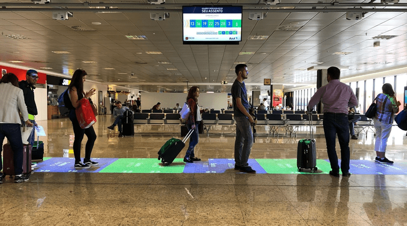 Brasileiros se adaptam às novas formas tecnológicas de turismo