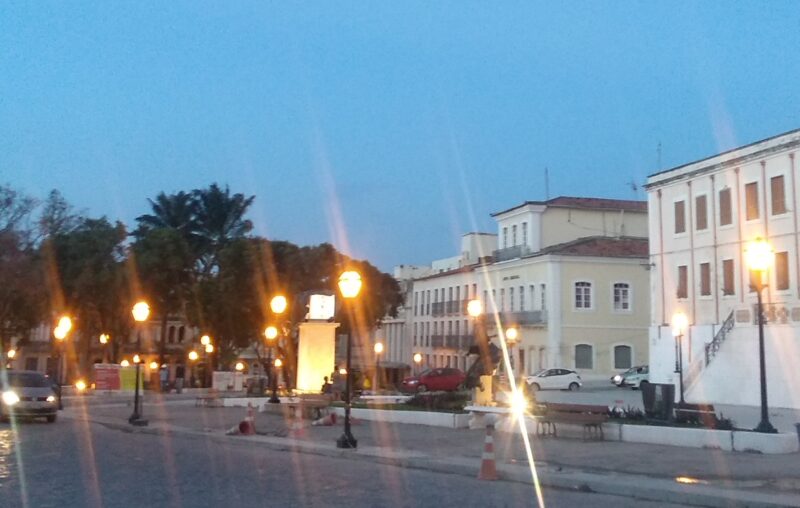 Aa luzes já começam a iluminar o Largo do Carmo