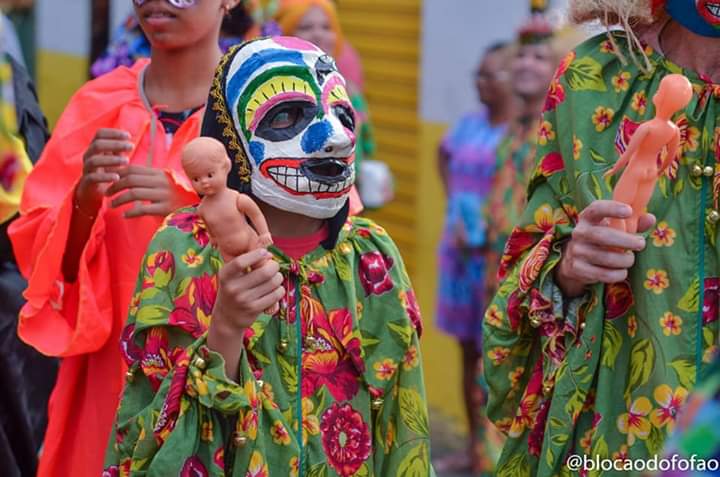 Carnavalescos tristes com redução de espaço para suas apresentações