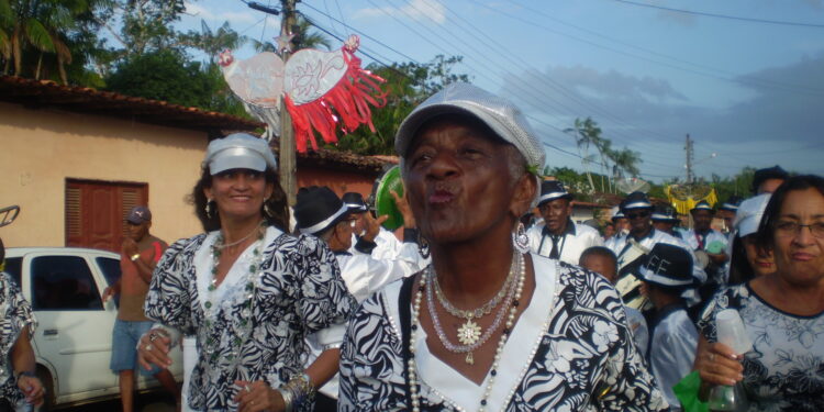 Força, Patativa! Ela, adoentada, não perde a pose, e manda beijos para todos nós!