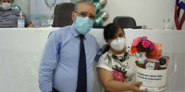 HSLZ presta homenagem aos profissionais da saúde