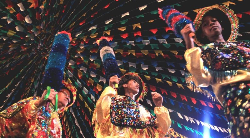 Bois amanhecem na Festa de São Pedro, na Madre de Deus, no apogeu do folguedo, em São Luís – Foto: Reprodução