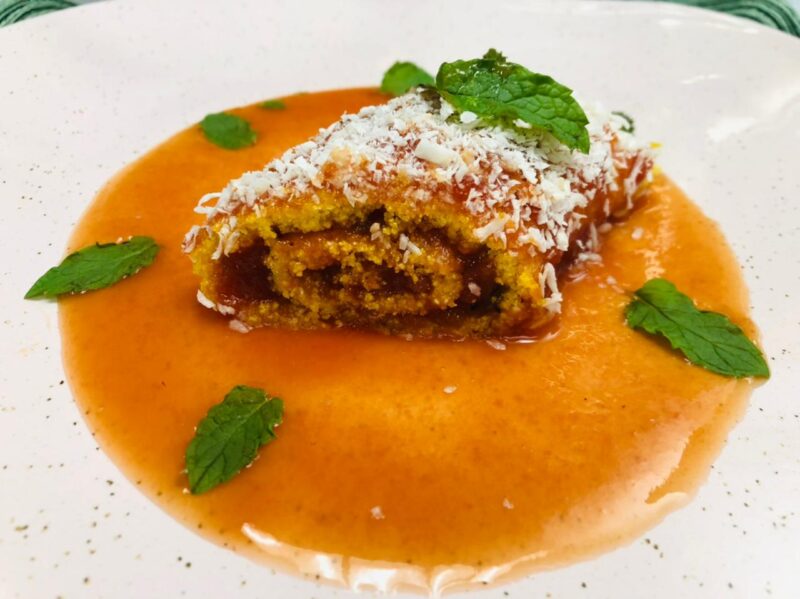 Beiju de cuscuz hidratado com chá de ervas, com goiabada em geleia e calda, especiarias e coco ralado, assinado pelo chef Gopa - Foto: Divulgação