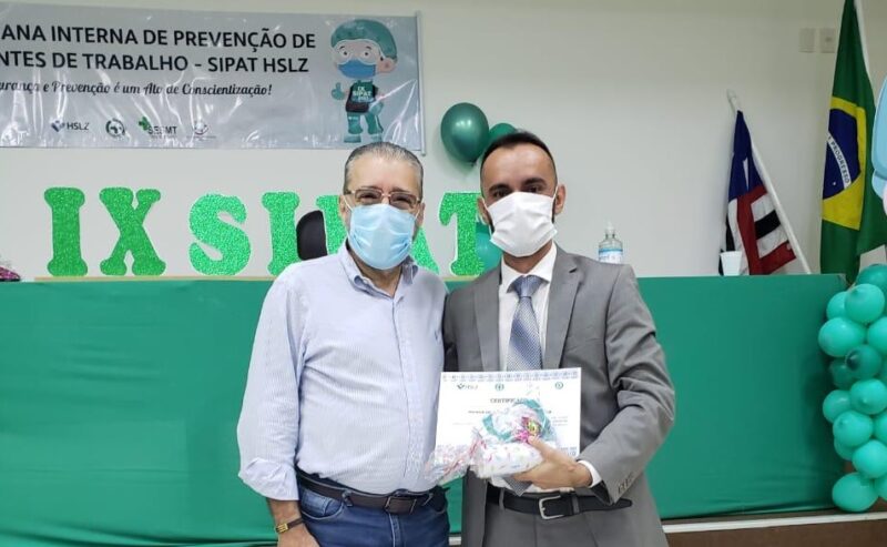 O diretor geral do HSLZ, Plínio Valério Tuzzolo,  com o advogado Weber Penha, palestrante da IX SIPAT – Foto: Divulgação