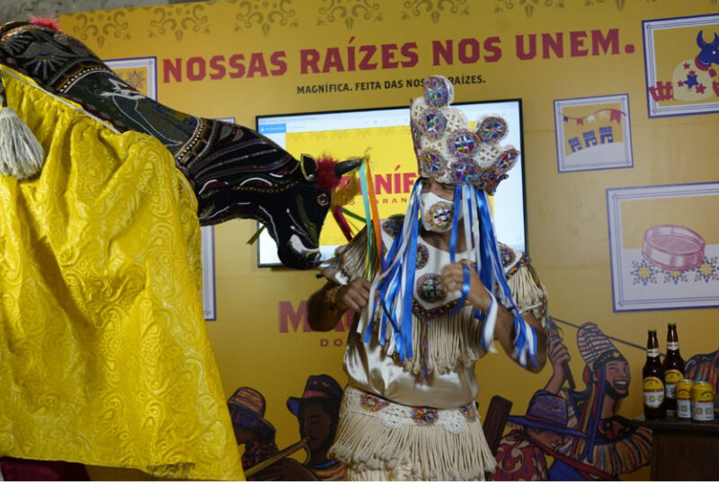 Como a estrela maior do nosso São João, o bumba-boi não poderia deixar de  dar o ar de sua graça no lançamento do Reviver do Boi – Foto: Divulgação