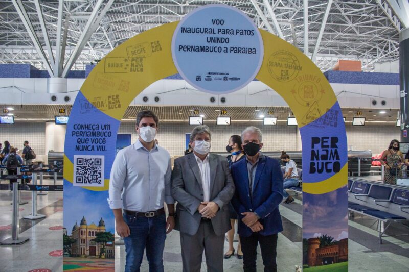 Antônio Neves Baptista, Secretário Executivo de Turismo e Lazer do Governo de Pernambuco, o Governador da Paraíba João Azevedo e o Prefeito de Patos, Nabor Wanderley - Foto: Divulgação