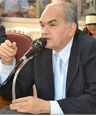 Aos vereadores Chico Carvalho e Astro de Ogum, e ex-vereador e jornalista Chico Viana, a quem eu reitero: Seja a mesma voz ao confrade aqui! - Fotos: Reprodução