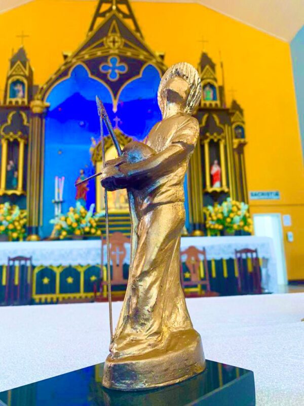 A linda estatueta do prêmio, assinada pelo artista plástico Eduardo Sereno - Foto: Divulgação