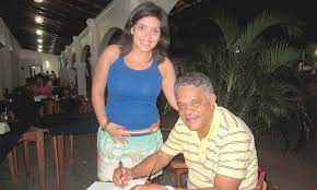 JM Cunha Santos em mais uma noite de autógrafos – Foto: Reprodução