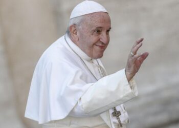 Em 2.6.2018, no Vaticano, o Papa Francico recebeu D. Gilberto, que precisa abrir os olhos com os padres Cláudio Roberto e Gutemberg Feitosa. O presidente Sarney e a onda de “Todos e todas!” - Foto: Divulgação