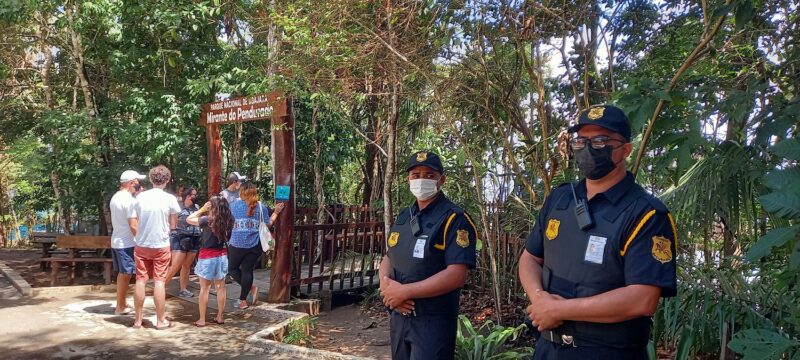 Seguranças monitoram as visitações para segurança dos visitantes – Foto: Gutemberg Bogéa