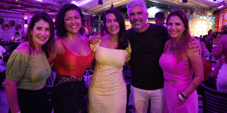 Descontração e muita gente bonita no Samba de Quintal do último sábado – Foto: Divulgação