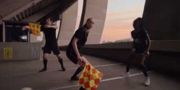 Campanha inédita com Paris Saint-Germain e a participação de Ronaldinho