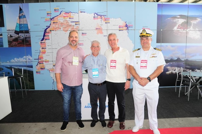 Rafael Andreguetto, Ernani Paciornik, o Ministro Bento Albuquerque e o Capitão de Mar e Guerra, Alessander Antunes Peixoto - Foto: Rogério Pallatta
