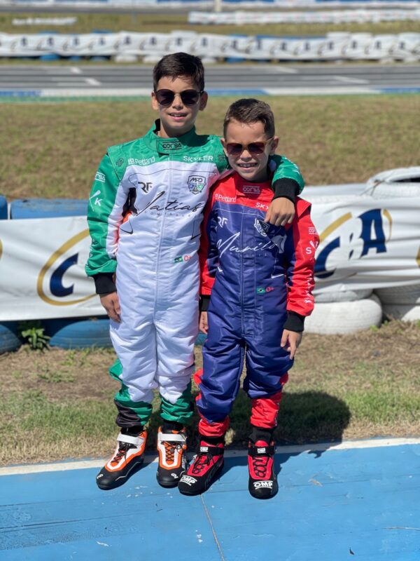 Matias, 8 anos, é lider do Campeonato Maranhense de Kart e Murilo, 6 anos, é o mais novo participante da Copa Brasil de Kart – Foto: Divulgação