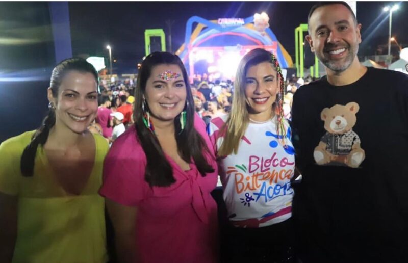 O casal Camila e Elias Moura com uma amiga e a primeira – dama Larissa Brandão – Foto: Divulgação