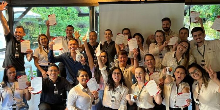 Sempre atenta e qualificada equipe do Fazzenda Park comemora certificação – Foto: Divulgação