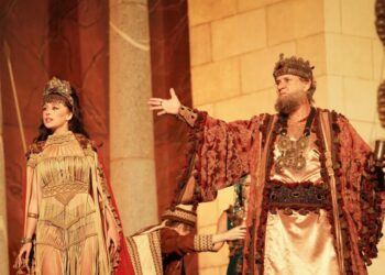 Duda Reis (Herodíades) e Nelson Freitas (Herodes) – Foto: Kennel Rogis