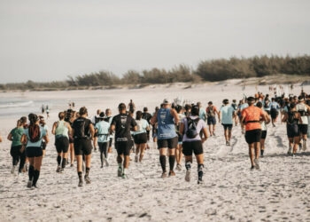 Atletas durante o percurso por entre as mais belas paisagens da região - Foto: Thiago Diz