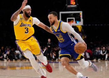 O talento de Stephen Curry não foi o suficiente para conseguir igualar o playoff e provocar a sétima partida – Foto: Reprodução
