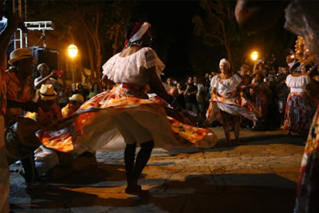 O costume trazido do povoado Tabocas, em São Vicente de Férrer, clamava pela continuidade das Rodas de Tambor de Crioula entre parentes e amigos residentes na capital maranhense - Foto: Divulgação 
