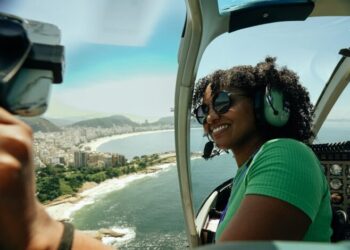 Uma vista das mais belas praias cariocas na rota do mais novo passeio da Helisul - Foto: Divulgação