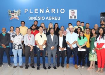 Empresários, entidades produtivas e representantes do poder público municipal participaram da agenda de incentivo à economia de Estreito - Foto: Divulgação