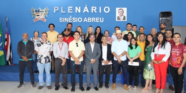 Empresários, entidades produtivas e representantes do poder público municipal participaram da agenda de incentivo à economia de Estreito - Foto: Divulgação