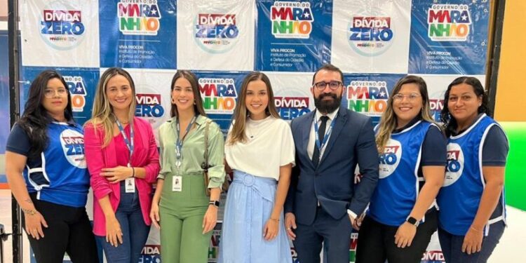 Lucihelen – Atendente da Equatorial, Vanessa Félix - Analista da Equatorial, Amanda Castro - Líder Jurídico da Equatorial, Karen Barros - Presidente do Procon, Walney Medeiros - Gerente Jurídico Equatorial, Ana Paula – atendente da Equatorial, Juliene Pereira – atendente da Equatorial - Foto: Divulgação