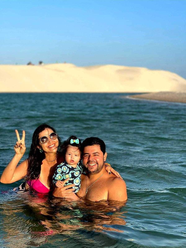 O maranhense Saulo Prazeres curte lagoa dos Lençóis com a filha e esposa – Foto: Arquivo Pessoal