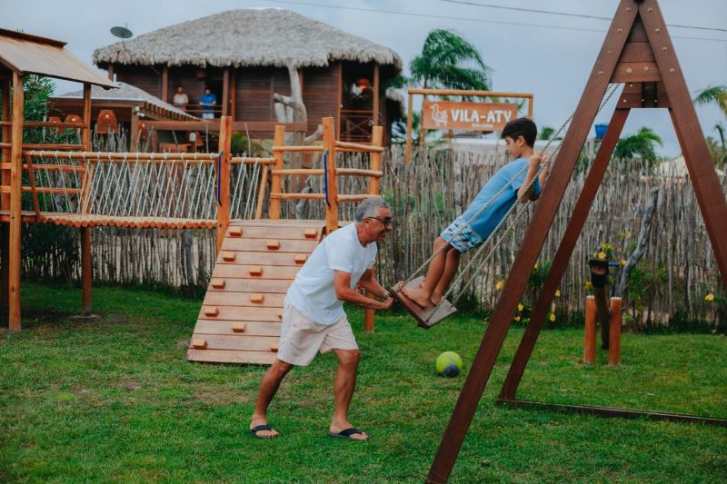 Optar por hospedagem com playground em Atins pode completar a diversão das crianças durante a viagem – Foto: Leo Castro/Vila Aty