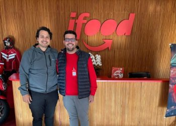 O Gerente Regional do Ifood Brasil André Catenassi recebeu o empresário maranhense Werther Bandeira (Villa do Vinho Bistrô) na sede da empresa em Osasco, na Grande São Paulo - Foto: Divulgação