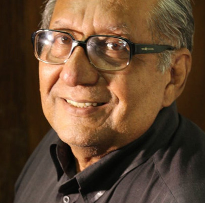 Tácito Borralho, assistindo ao Boi de Nina Rodrigues com a navalha afiada, insuflando o repórter: “Viu, não viu? Não pode fazer de conta que não viu!” – Foto: Reprodução