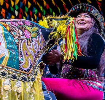 Leila Naiva: A filha do legendário Francisco Naiva herdou e mantém a batida cadenciada do Boi de Axixá que emplacou, no São João de 2023, 64 anos – Foto: Reprodução