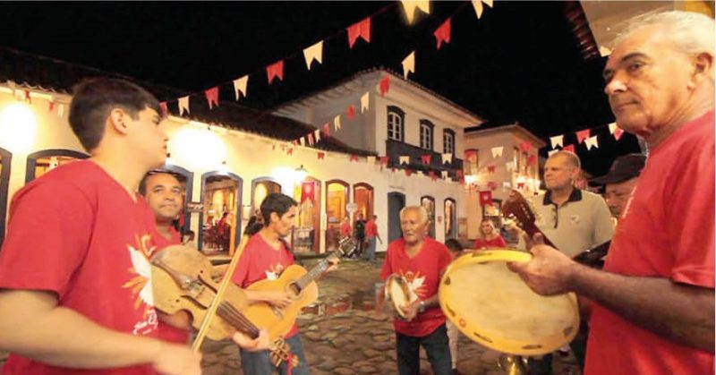 Ciranda Caiçara de Paraty nas ruas do Centro Histórico marca presença na programação cultural do encontro - Foto: Divulgação
