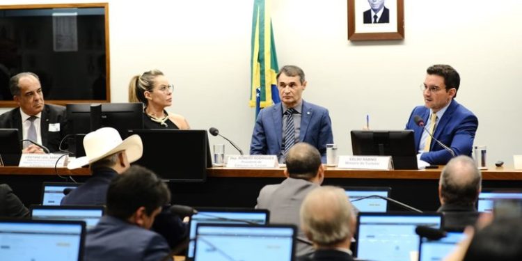Ministro Celso Sabino participa de audiência pública na Comissão de Turismo da Câmara dos Deputados - Foto: Roberto Castro