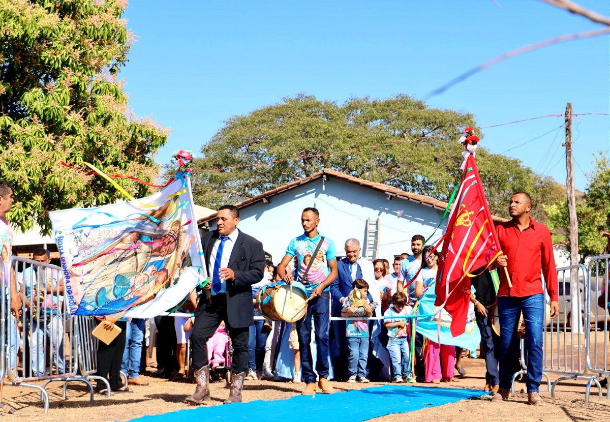 Imperadores do Divino rogam pela preservação da romaria – Foto: Zuleide D'Angelo
