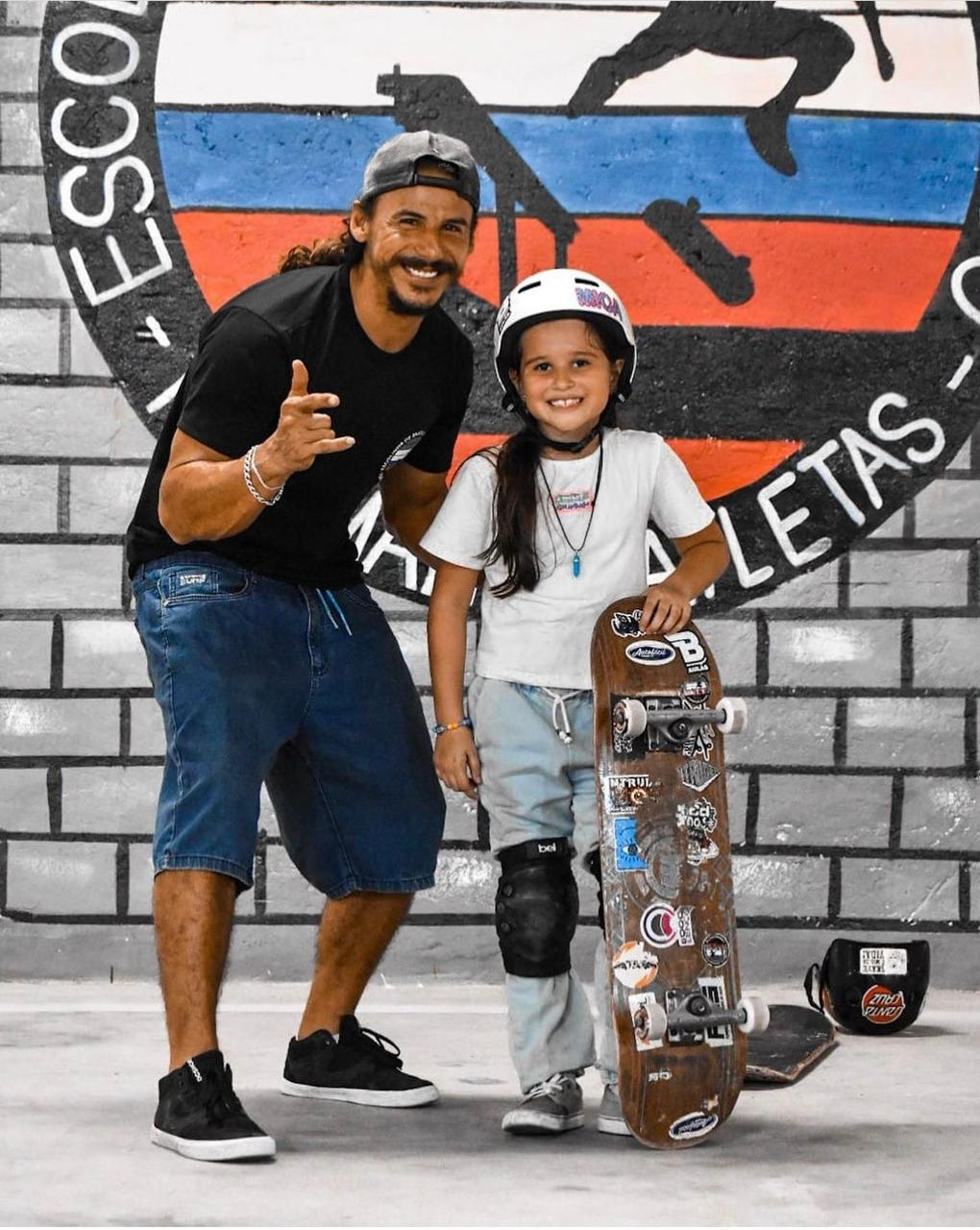 Michaela com o Professor Glauco Loureno da Silva – Foto: Divulgação