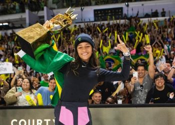 Rayssa Leal comemora conquista do SLS Super Crown World Championship 2022, no Rio de Janeiro - Foto: Divulgação