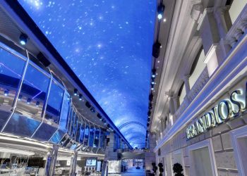 Chega ao Brasil o maior navio de cruzeiros da história a navegar no país