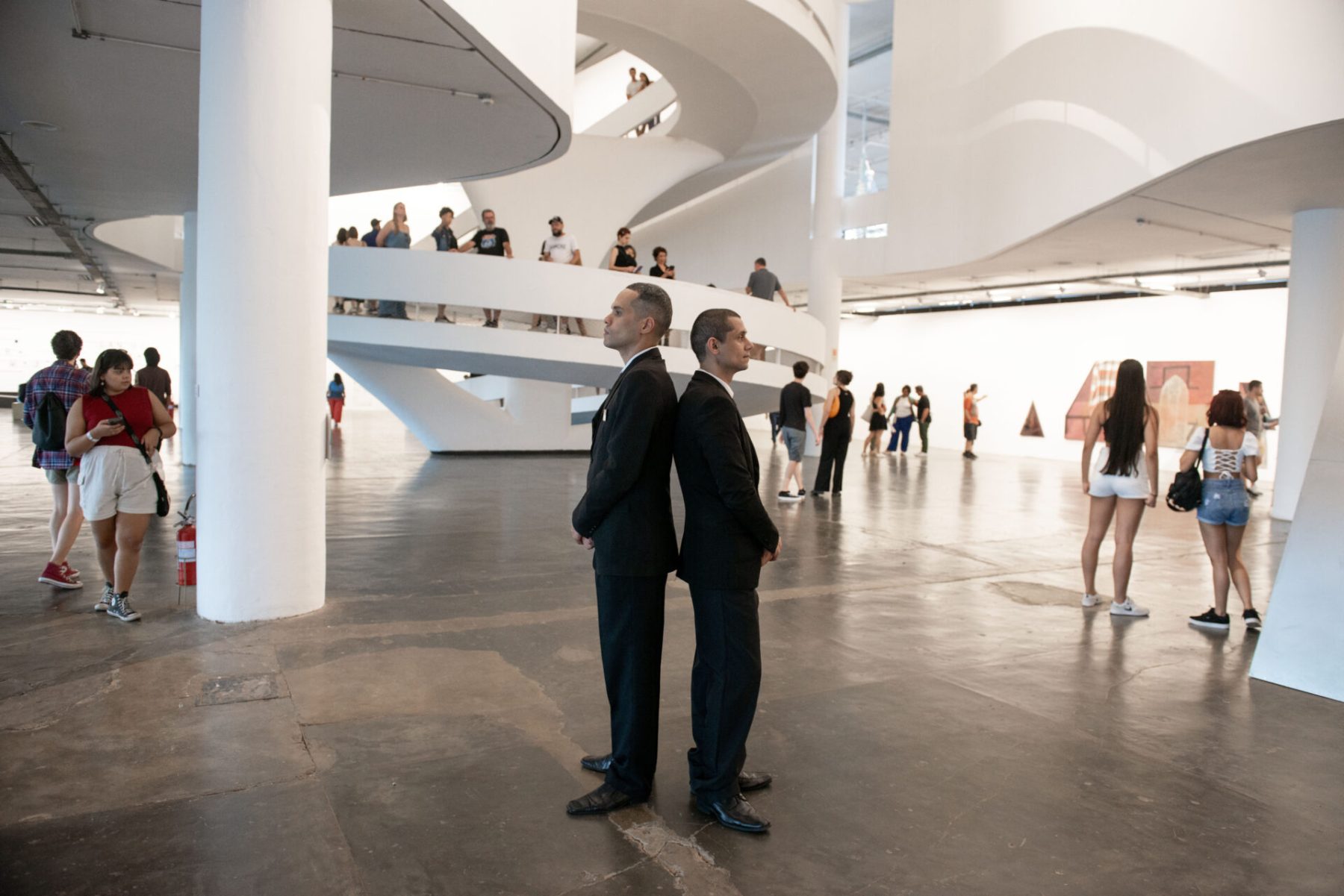 Vista da performance 360º, de Amador e Jr. Segurança Patrimonial Ltda. na 35ª Bienal de São Paulo - Foto: Reprodução