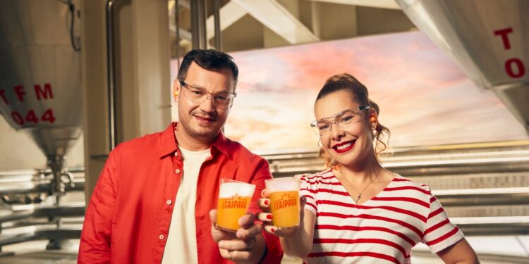 Fernanda Souza em um tour pelos laboratórios da cervejaria 100% nacional - Foto: Divulgação