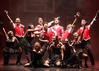 Sucesso do espetáculo “Baile das Artes” no Teatro Arthur Azevedo