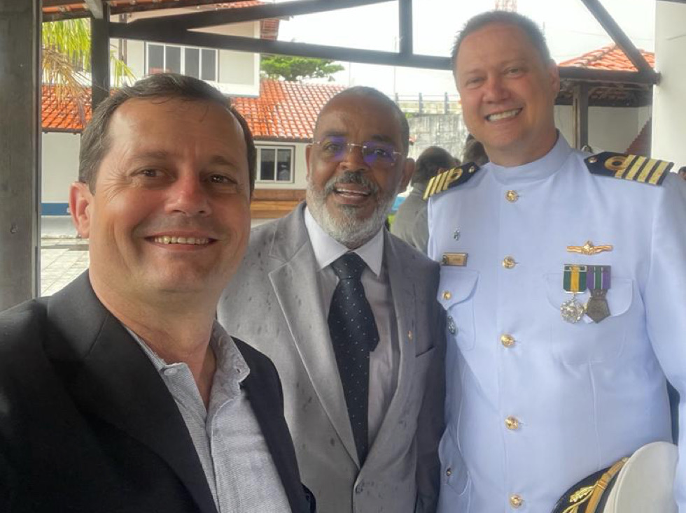Os representantes da Ligga – Porto São Luís Thomaz Baker e José Valentim com o novo Capitão dos Portos do Maranhão, CMG Alessandro Domingos Gurski - Foto: Divulgação