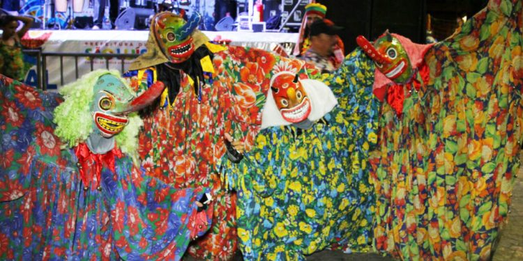 Bloco dos Fofões promove encontro carnavalesco no Silvio`s Bar