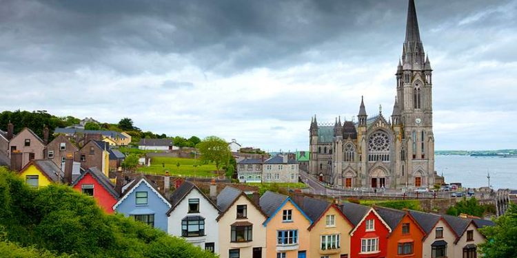 O país possui uma riqueza que vai muito além da natureza. Firmada em raízes celtas, a cultura da Irlanda é regada de boa música, dança, literatura, comida e uma ótima cerveja - Foto: Divulgação