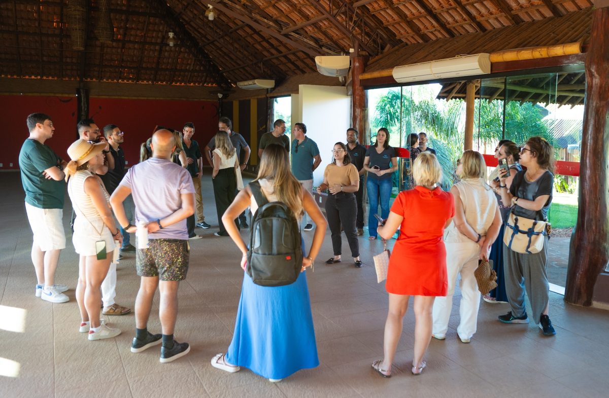 Comitiva visitando os atrativos de Bonito - Foto: Divulgação